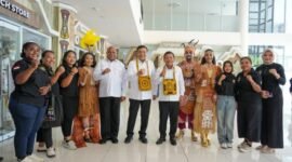 Menko Polkam Djamari Chaniago didampingi Kepala Badan Intelijen (BIN) Jenderal TNI (Purn) Muhammad Herindra meninjau langsung aktivitas di Papua Youth Creative Hub (PYCH). (Foto : Humas Kemenko Polkam)