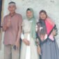 Bapak Rohman, Sulis dan Ibu Yuyum.
