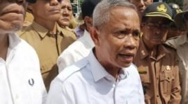 Ketua Umum Apdesi Surta Wijaya seusai audiensi dengan Wakil Menteri Sekretariat Negara, Senin (8/12/2025)