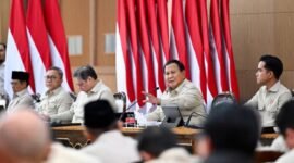 Presiden Prabowo Subianto menyampaikan Taklimat Awal Tahun kepada seluruh jajaran Kabinet Merah Putih di kediamannya di Hambalang, Kabupaten Bogor, pada Selasa, (06/01/2026). (Foto : Ist)