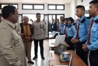 Presiden Prabowo Subianto tinjau langsung ruang SMA Taruna Nusantara Kampus Malang. (foto ; istimewa)