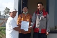 Selain  kunci rumah, Grand Mutiara Kedungrejo juga menyerahkan legalitas kepada user secara bertahap. (foto : Ist)