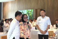 Wakil Kepala BGN bidang Komunikasi Publik dan Investigasi Nanik Sudaryati Deyang (tengah) pada pertemuan bersama kepala SPPG se-Kabupaten Banyuwangi, Jawa Timur, Sabtu (26/1/2026 - Poto Istimewa).