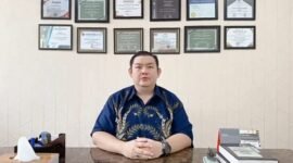 Ketua DPD IKADIN Jatim, Leo A Permana, S.H., M.Hum, menyatakan dukungan posisk Polri untuk tetap berada langsung di bawah otoritas Presiden RI. (Foto : Kim)