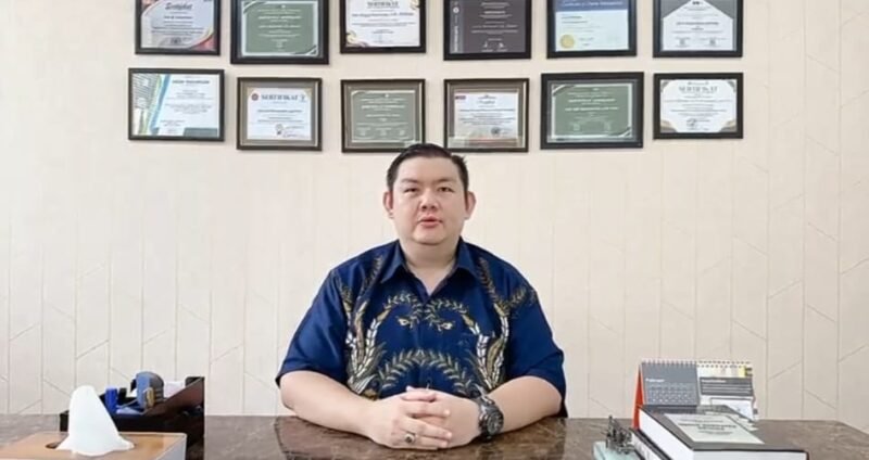 Ketua DPD IKADIN Jatim, Leo A Permana, S.H., M.Hum, menyatakan dukungan posisk Polri untuk tetap berada langsung di bawah otoritas Presiden RI. (Foto : Kim)