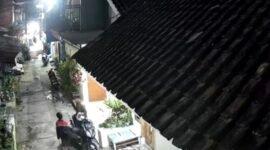 Rekaman CCTV dugaan pencurian kendaraan bermotor di Blimbing, Kota Malang. (Foto: Istimewa)