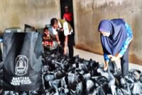 Paket bantuan di kediaman Ketua Poktan ( Poto Istimewa)