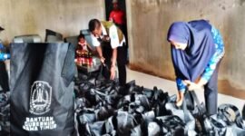 Paket bantuan di kediaman Ketua Poktan ( Poto Istimewa)
