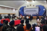 menteri kkp trenggono pingsan di acara pelepasan 3 pegawai kkp korban pesawat atr 42-500 ( Poto Istimewa)