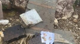 Foto: Puing dan kertas diduga milik Pesawat ATR 42-500 yang jatuh di Maros. Dokumen Istimewa