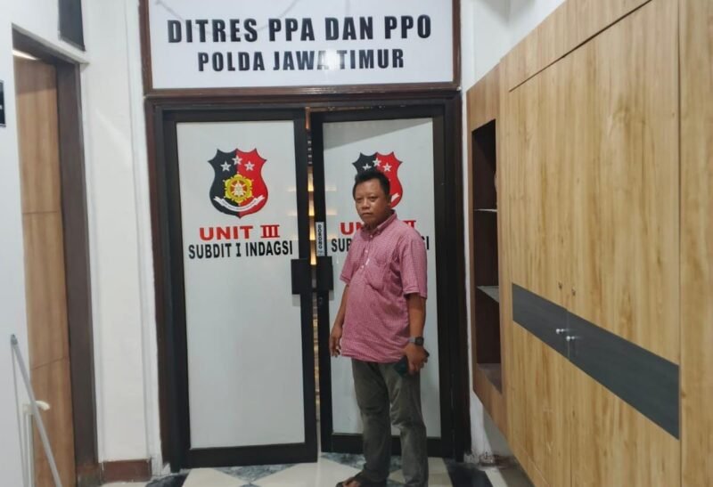 Foto ketua DPC formades Bangkalan saat d Polda jatim kamis (05/02/2026) siang