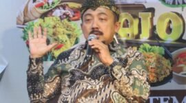 Presiden Direktur Kantor Hukum Yustitia Indonesia (KHYI), KRA Dwi Indrotito Pradoto Adiningrat, S.H., M.M. menyampaikan sambutan saat di dapuk jadi salah satu narasumber Forum Diskusi beberapa waktu lalu. (Foto : Kim)