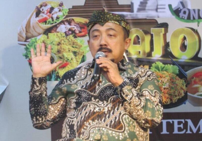 Presiden Direktur Kantor Hukum Yustitia Indonesia (KHYI), KRA Dwi Indrotito Pradoto Adiningrat, S.H., M.M. menyampaikan sambutan saat di dapuk jadi salah satu narasumber Forum Diskusi beberapa waktu lalu. (Foto : Kim)