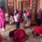 Pribadatan umat Tri Dharma di perayaan tahun baru Imlek 2026, Yayasan Klenteng Eng An Kiong Malang. (dok.kim)