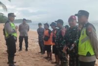 Personel tim gabungan sesat sebelum penyisiran korban nelayan hilang di perairan Pantai Balekambang, Minggu (1/2/2026) (Foto: Polres Malang )