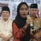 Kaila Nur Faizah salah satu anak yatim berbakat dan berprestasi unjuk gigi membacakan puisi di pendopo Kecamatan Pakisaji, Selasa (09/03/2026). (Foto : Kim)