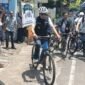 Wali Kota Malang, Wahyu Hidayat mengayuh sepeda usai meresmikan SPPG Sukoharjo 2, Klojen, Jumat (27/03/2026). (foto : Kim)