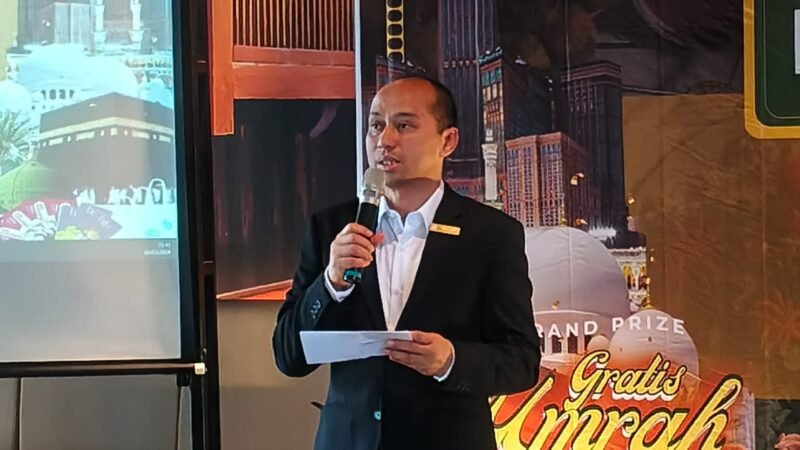 Cluster General Manager Grand Mercure Malang Mirama & Mercure Surabaya Grand Mirama,Sugito Adhi memberikan sambutan hangat dan penuh apresiasi dalam acara pengundian Grand Prize Ramadan Kareem. Foto (Kim)