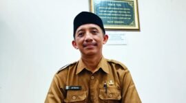 Kepala Desa Tirtomoyo, Pakis, Kabupaten Malang, Jatmiko memberikan keterangan terkait penjaringan perangkat desa baru melalu seleksi transparan. Foto  (Kim)