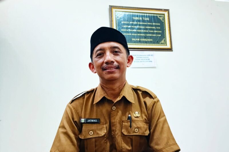 Kepala Desa Tirtomoyo, Pakis, Kabupaten Malang, Jatmiko memberikan keterangan terkait penjaringan perangkat desa baru melalu seleksi transparan. Foto  (Kim)