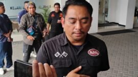 Kasi Intel Kejari Batu, Wisnu Sanjaya, S.H., M.H saat tengah diwawancarai awak media. Foto ( Ist)