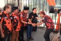 Momen bersalaman pengurus, kader dan anggota PP Kota Malang dengan Wakil Wali Kota Malang. Foto (Kim)