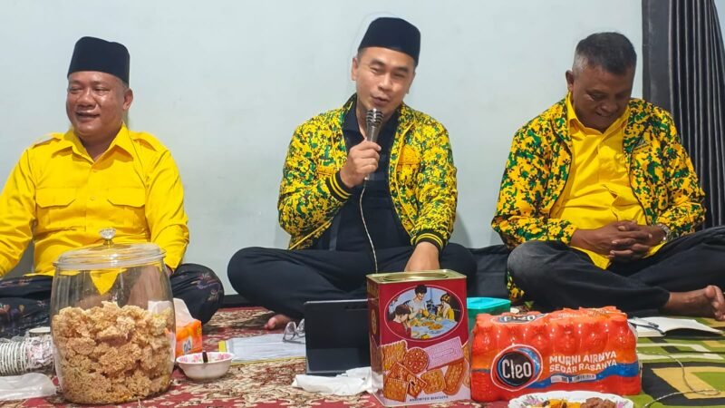Ketua DPD Golkar Kota Malang, Djoko Prihatin memberikan sambutan saat Anjangsana Organisasi  di wilayah Kedungkandang, Selasa, (14/04/2026). foto (KIM)