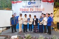 Penyerahan SK Kepengurusan DPD PAN Kabupaten Malang oleh Sekretaris DPW PAN Jatim, Drs.H.Husnul Aqib, M.M. Foto (KIM)