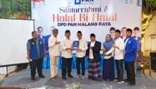 Penyerahan SK Kepengurusan DPD PAN Kabupaten Malang oleh Sekretaris DPW PAN Jatim, Drs.H.Husnul Aqib, M.M. Foto (KIM)