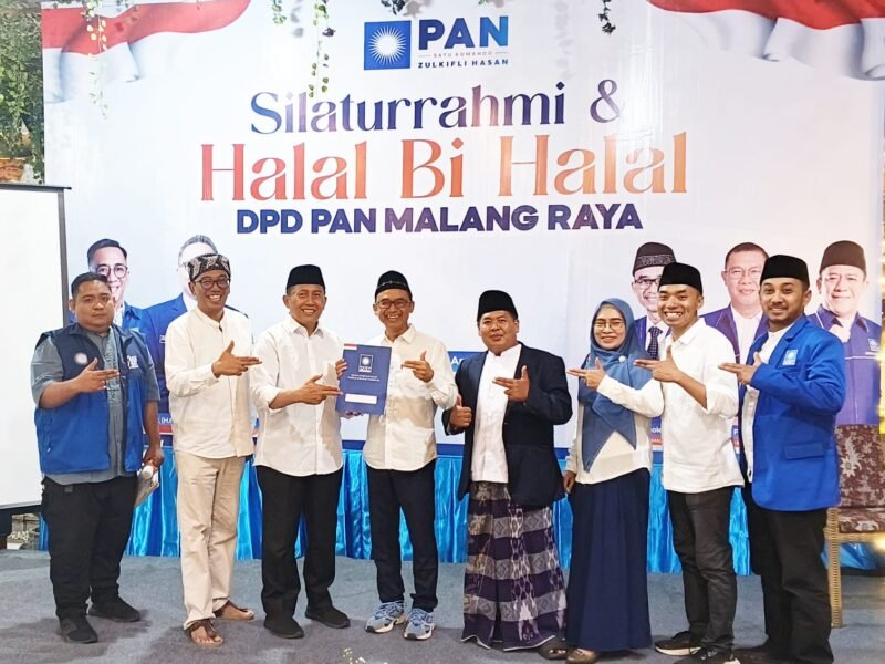 Abah Makhrus resmi terima SK Kepengurusan DPD PAN Kabupaten Malang dari DPW beberapa waktu lalu. Foto (Kim)