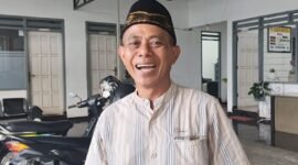 Kepala Desa Jedong, Tekat Wahyudi menyampaikan keterangan sesuai memimpin mediasi Sengketa lahan antar ahli waris. Foto (Kim)