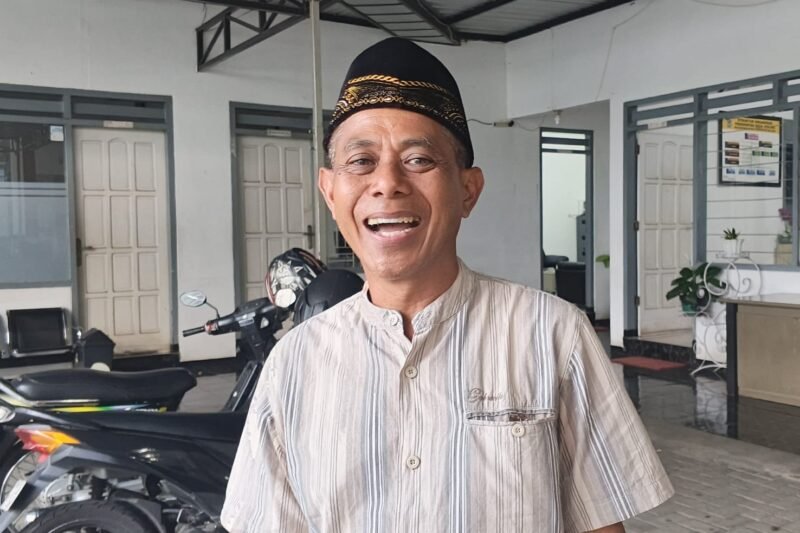 Kepala Desa Jedong, Tekat Wahyudi menyampaikan keterangan sesuai memimpin mediasi Sengketa lahan antar ahli waris. Foto (Kim)
