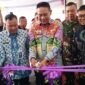 Empat SPPG Yayasan Synergy An Nahl resmi beroperasi dengan ditandai pemotongan pita oleh Wali Kota Malang, Wahyu Hidayat. Foto : (Kim)