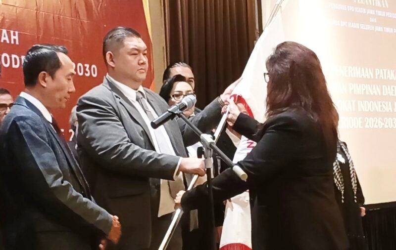 Prosesi pelantikan DPD IKADIN Jatim oleh DPP IKADIN. Foto (Kim)