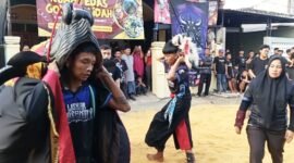Pembuka atraksi Bantengan Laskar Joyo Sentono. Foto (kim)